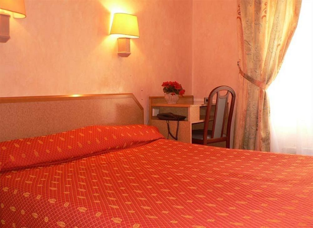 Hotel Leonard De Vinci 75011 Παρίσι Εξωτερικό φωτογραφία